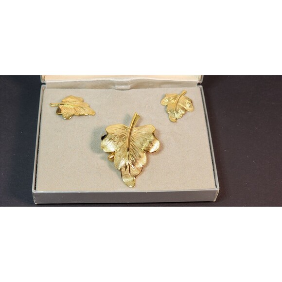 Vintage Tacoa Leaf Earrings And Brooch Set Gold Tone In Original Box Beautiful - Picture 2 of 13